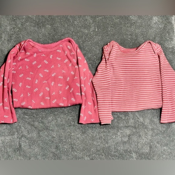 🔴6/$26🔴Carter’s Infant Onesies (2)​ - Picture 2 of 4